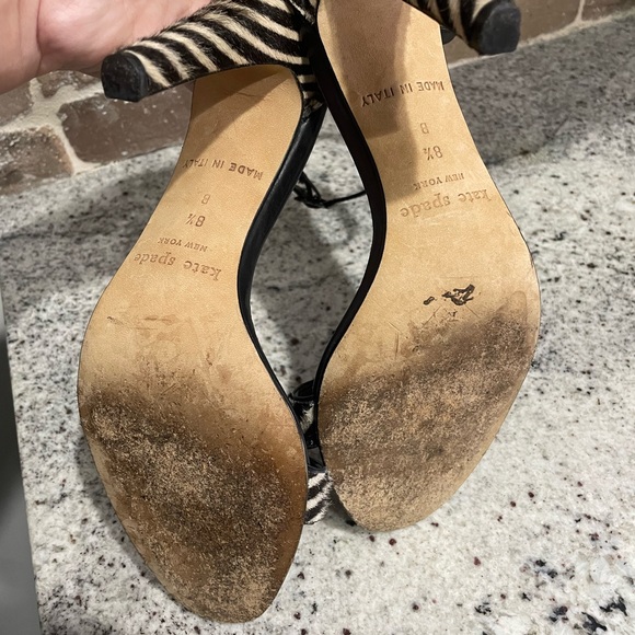 Womens Kate Spade New York Black Cream Zebra Open Toe Heels Shoes Italy size 8.5 - Picture 7 of 7